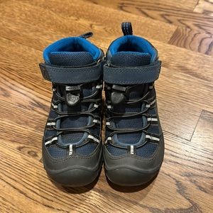 Keen boys hiking boots EUC size 9 grey/blue